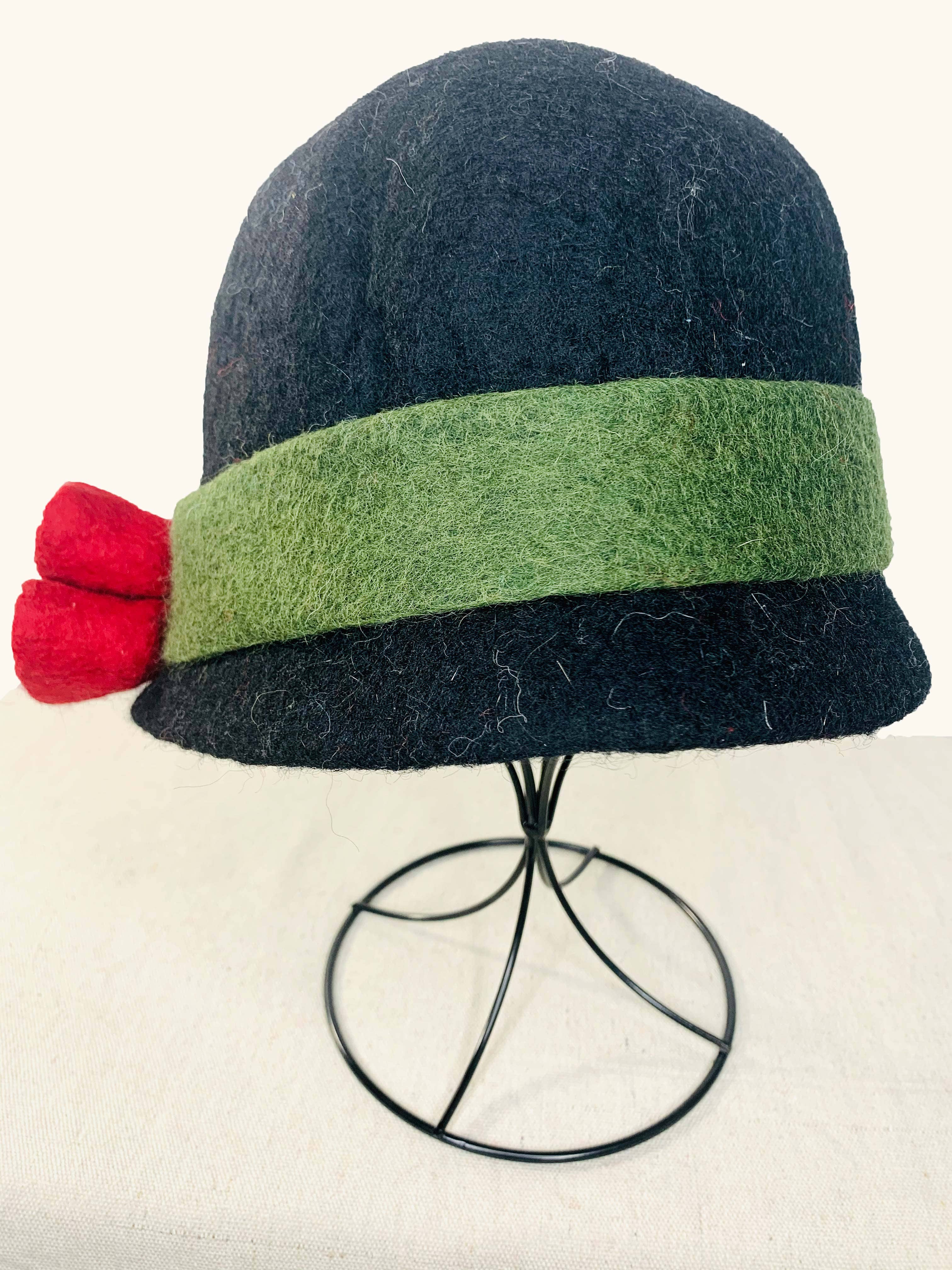Black & Green Cloche Wool Hat with Red Flowers - Image 3